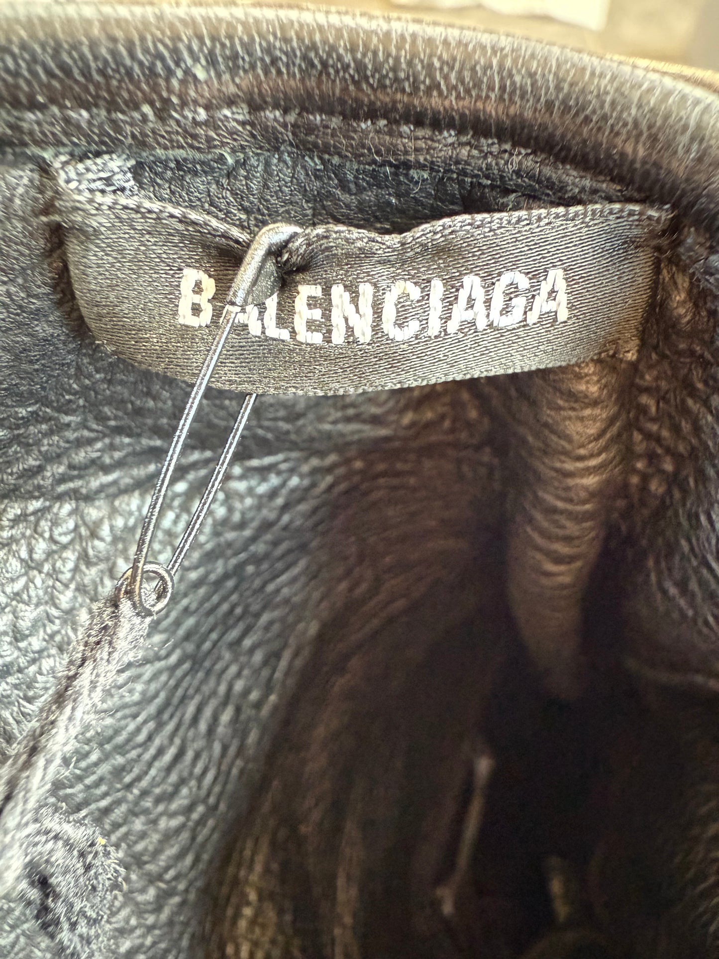 BALENCIAGA AW21 Chevaler Amore gloves