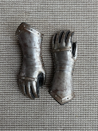 BALENCIAGA AW21 Chevalier Knight Metal Gloves